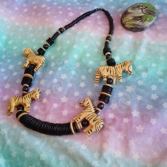 Vintage Chunky Natural Carved Zebra Necklace - Picture 2 of 10